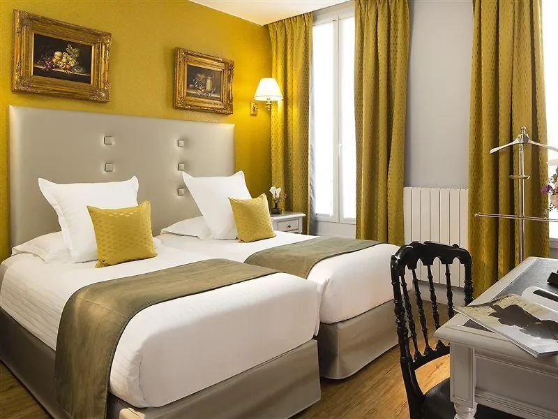 Hotel Plaza Elysees Paris