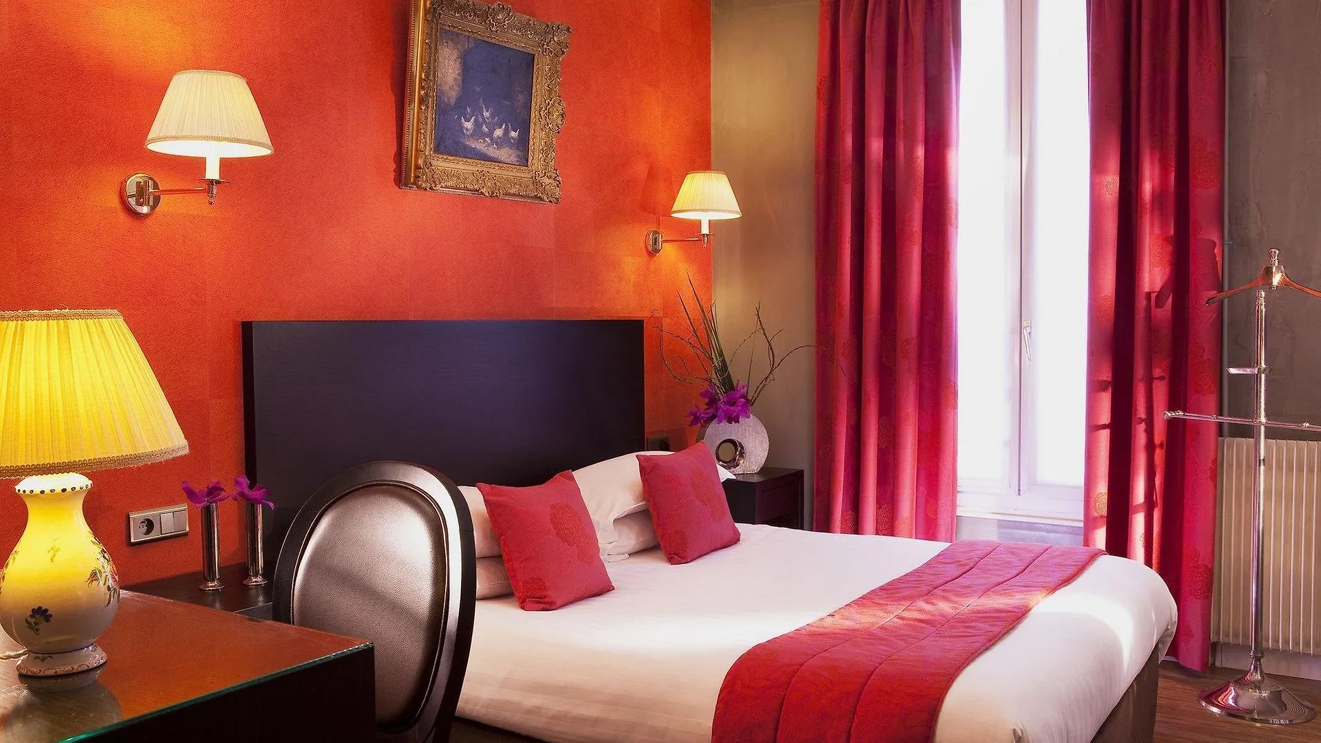 ****  פריז Hotel Plaza Elysees צרפת