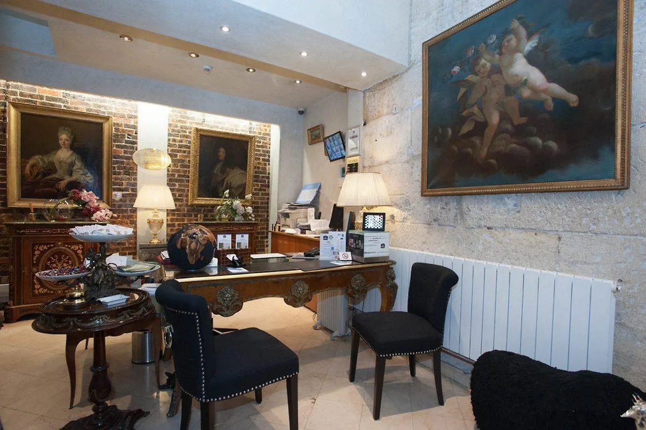 פריז Hotel Plaza Elysees 4*,  צרפת
