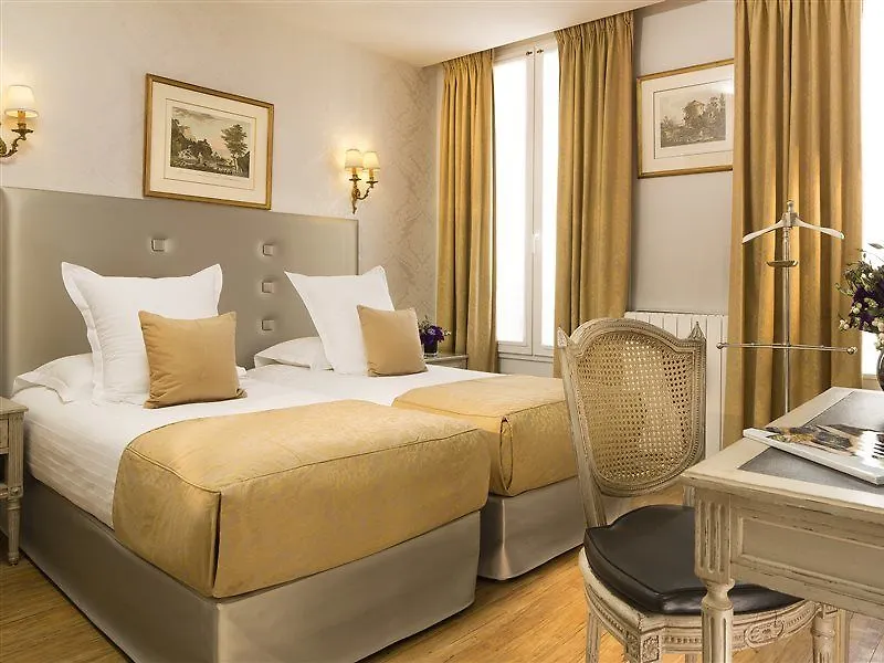 פריז Hotel Plaza Elysees 4*,  צרפת